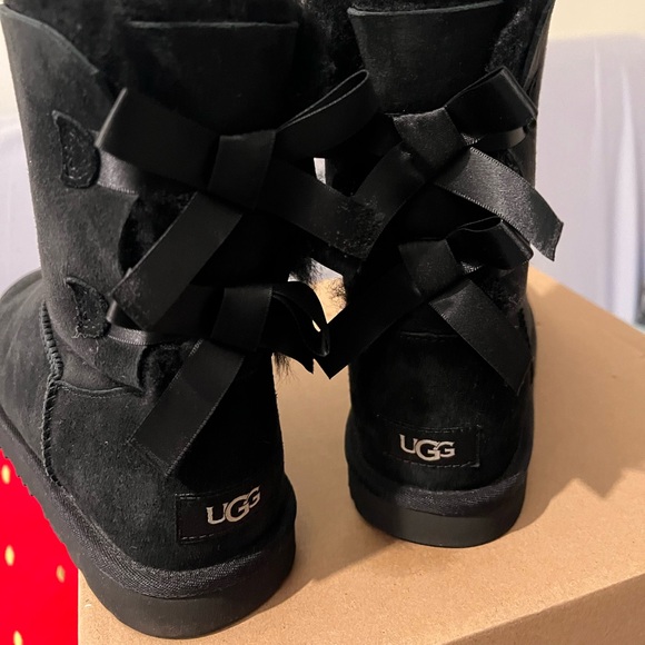UGG Bailey Bow ll- Black - Picture 5 of 9